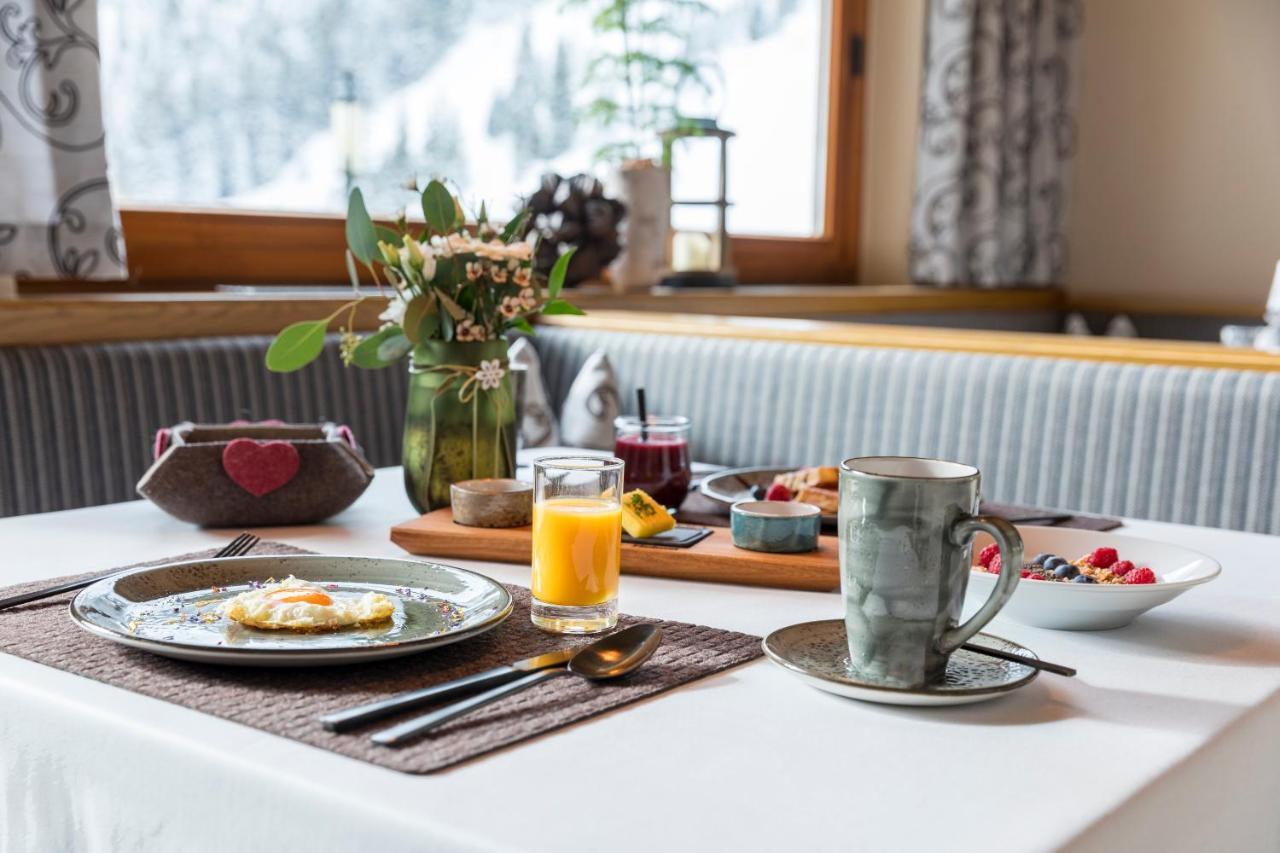 Haus Elisabeth Hotel Sankt Leonhard im Pitztal Bagian luar foto