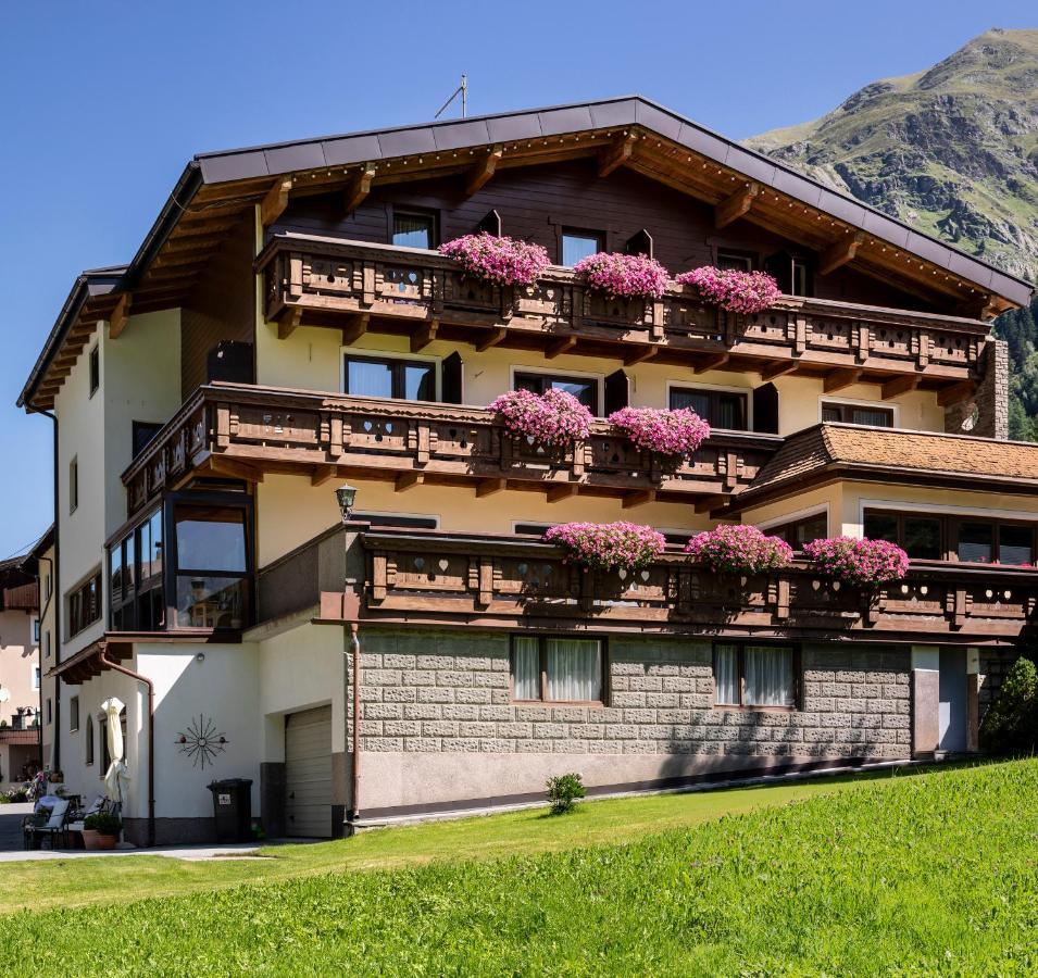 Haus Elisabeth Hotel Sankt Leonhard im Pitztal Bagian luar foto