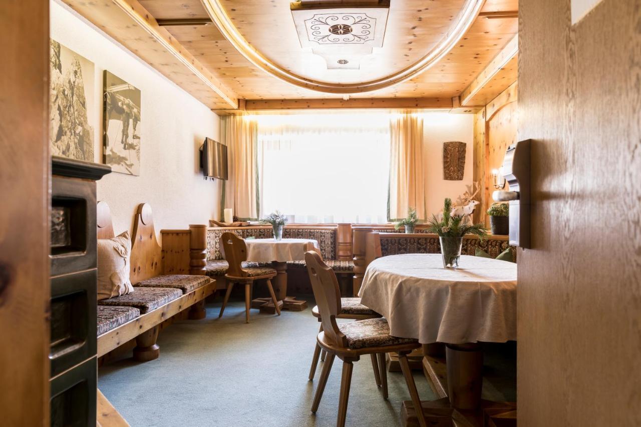 Haus Elisabeth Hotel Sankt Leonhard im Pitztal Bagian luar foto