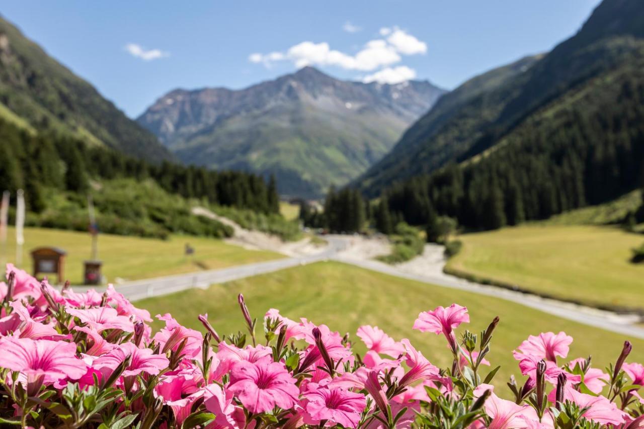 Haus Elisabeth Hotel Sankt Leonhard im Pitztal Bagian luar foto